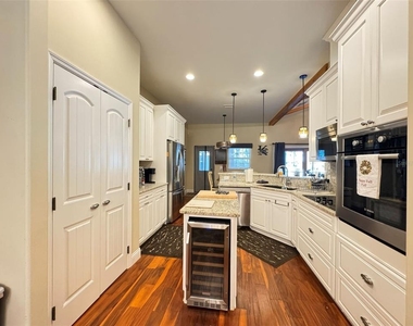 3108 N Wheaton Point - Photo Thumbnail 7
