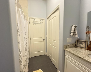 3108 N Wheaton Point - Photo Thumbnail 14