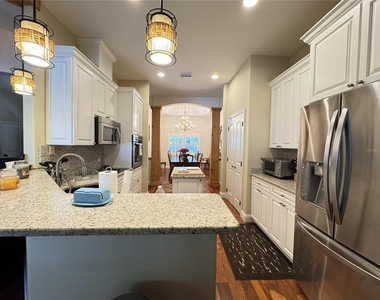 3108 N Wheaton Point - Photo Thumbnail 10