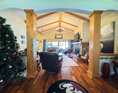3108 N Wheaton Point - Photo Thumbnail 2