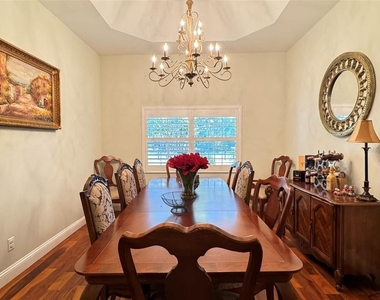 3108 N Wheaton Point - Photo Thumbnail 6