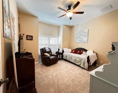 3108 N Wheaton Point - Photo Thumbnail 18