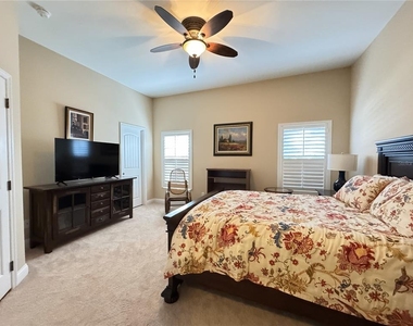 3108 N Wheaton Point - Photo Thumbnail 15