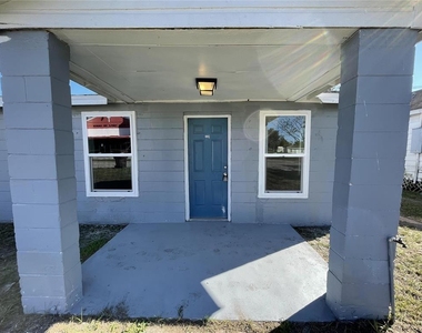 238 C Street - Photo Thumbnail 2