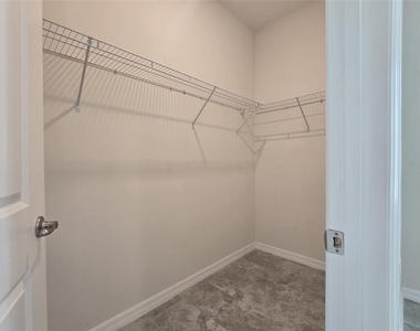 546 Imperial Pl - Photo Thumbnail 9
