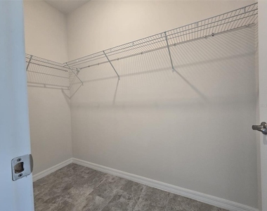 546 Imperial Pl - Photo Thumbnail 6