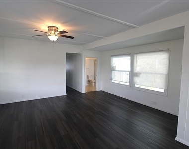 503 51st Avenue W - Photo Thumbnail 4
