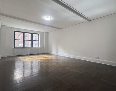 East 38th Street Off Third Ave - Photo Thumbnail 1