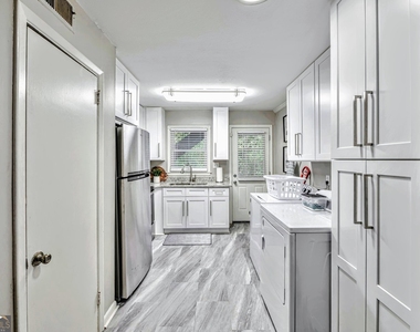 2858 Rosehill Street - Photo Thumbnail 8