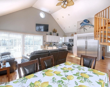 30 Stockton Avenue - Photo Thumbnail 4