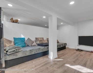 373 W Park Avenue - Photo Thumbnail 11