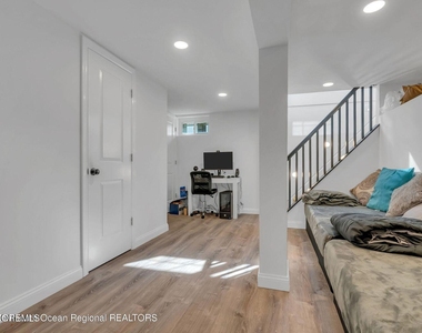 373 W Park Avenue - Photo Thumbnail 12