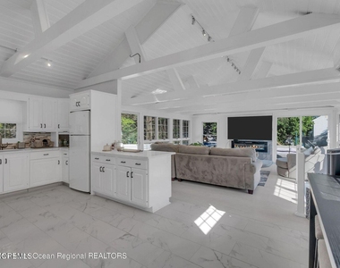 373 W Park Avenue - Photo Thumbnail 8