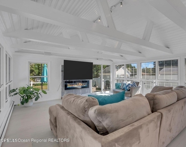 373 W Park Avenue - Photo Thumbnail 9