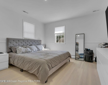 373 W Park Avenue - Photo Thumbnail 13
