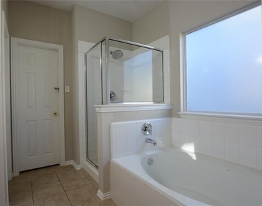 1400 Oakcrest Drive - Photo Thumbnail 12