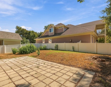 1400 Oakcrest Drive - Photo Thumbnail 18
