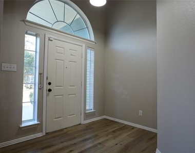 1400 Oakcrest Drive - Photo Thumbnail 8