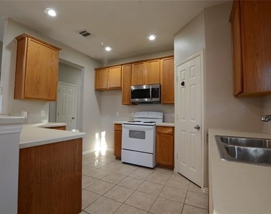 1400 Oakcrest Drive - Photo Thumbnail 7