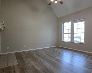 1400 Oakcrest Drive - Photo Thumbnail 4