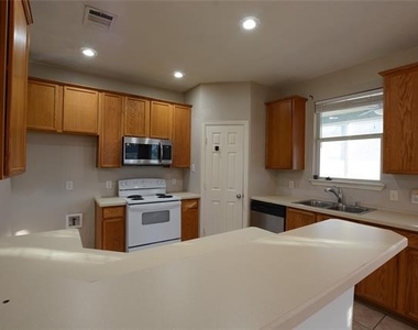 1400 Oakcrest Drive - Photo Thumbnail 6