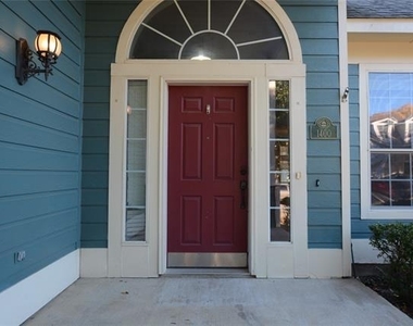 1400 Oakcrest Drive - Photo Thumbnail 2