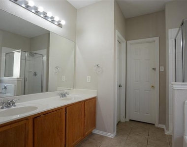 1400 Oakcrest Drive - Photo Thumbnail 11