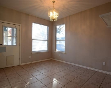 1400 Oakcrest Drive - Photo Thumbnail 5