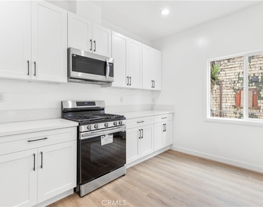 2636 S Normandie - Photo Thumbnail 11