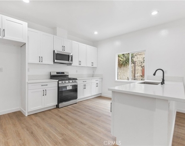 2636 S Normandie - Photo Thumbnail 10