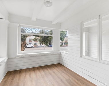2636 S Normandie - Photo Thumbnail 4