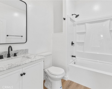 2636 S Normandie - Photo Thumbnail 9