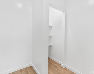 2636 S Normandie - Photo Thumbnail 12