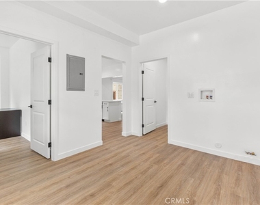 2636 S Normandie - Photo Thumbnail 13