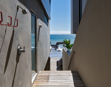 25250 Malibu Road - Photo Thumbnail 25