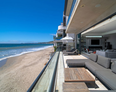 25250 Malibu Road - Photo Thumbnail 9