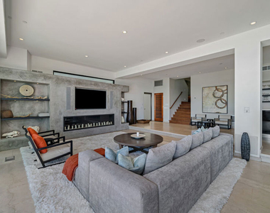 25250 Malibu Road - Photo Thumbnail 13