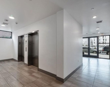 825 S Coronado Street - Photo Thumbnail 4