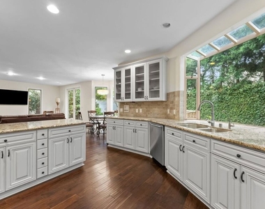 16015 Northfield Street - Photo Thumbnail 7
