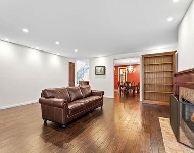 16015 Northfield Street - Photo Thumbnail 3