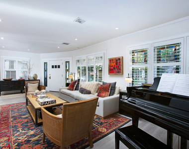 1338 N Genesee Avenue - Photo Thumbnail 12