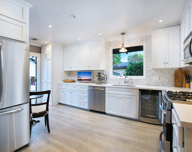 1338 N Genesee Avenue - Photo Thumbnail 22
