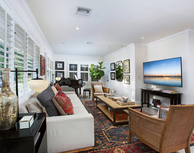 1338 N Genesee Avenue - Photo Thumbnail 8