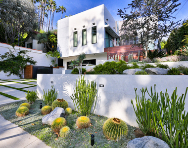 1742 Courtney Avenue - Photo Thumbnail 3