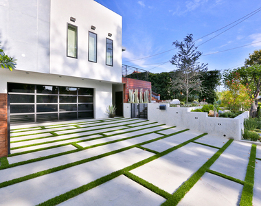 1742 Courtney Avenue - Photo Thumbnail 2