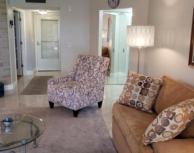 3755 Via Poinciana - Photo Thumbnail 7