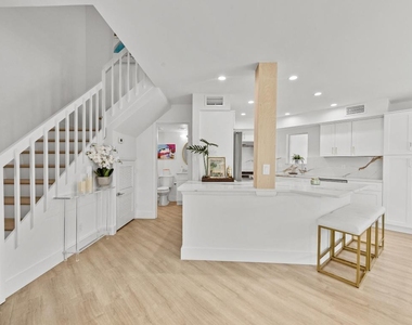 288 Seabreeze Circle - Photo Thumbnail 12
