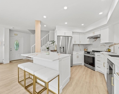 288 Seabreeze Circle - Photo Thumbnail 10