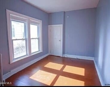 459 Hamilton Street - Photo Thumbnail 2