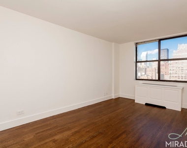 330 E 39th Street - Photo Thumbnail 4